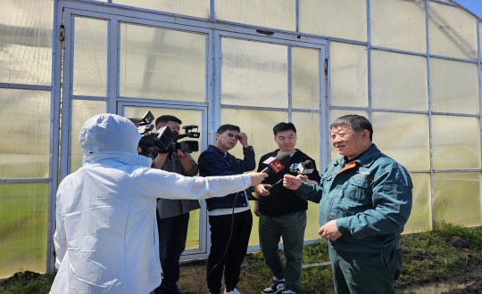 2024年5月24日，农业总公司副总经理侯正发接受《守望都市》采访_副本.jpg