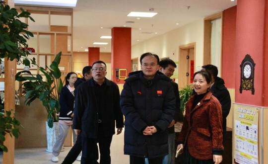 24.副省长刘凯、省民政厅副厅长杜文革一行莅临亲亲园?净月家慰问长者_副本.jpg 24.副省长刘凯、省民政厅副厅长杜文革一行莅临亲亲园?净月家慰问长者_副本.jpg