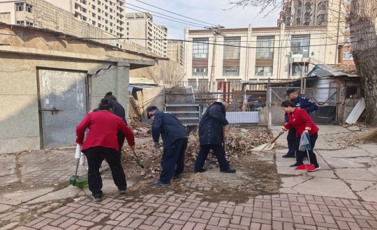 5.物业总公司敦化项目组织工作人员走进无物业小区开展大清扫活动_副本.jpg 5.物业总公司敦化项目组织工作人员走进无物业小区开展大清扫活动_副本.jpg